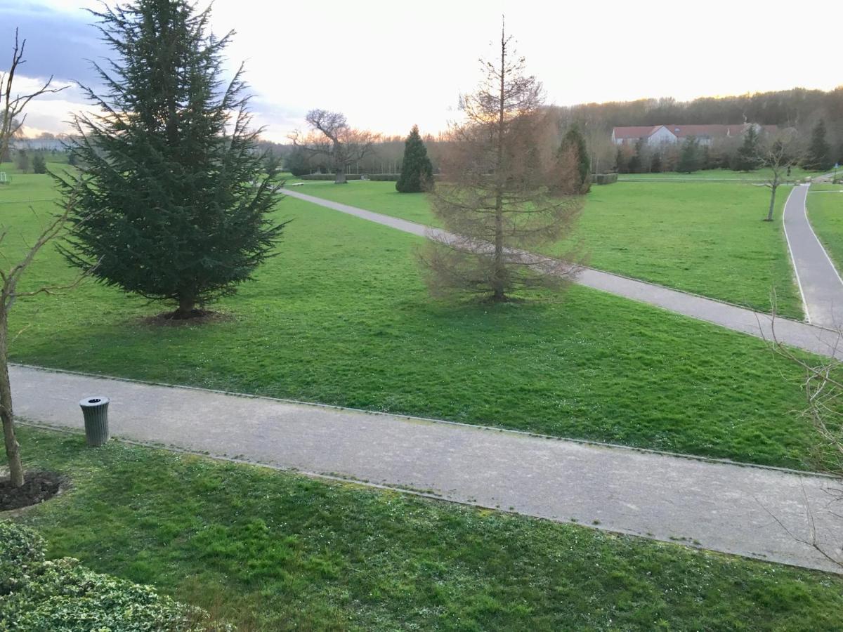 123home-Le park side Chessy  Eksteriør billede